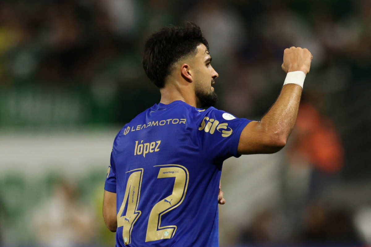 Flaco López, do Palmeiras, fez dois gols contra o Santos
