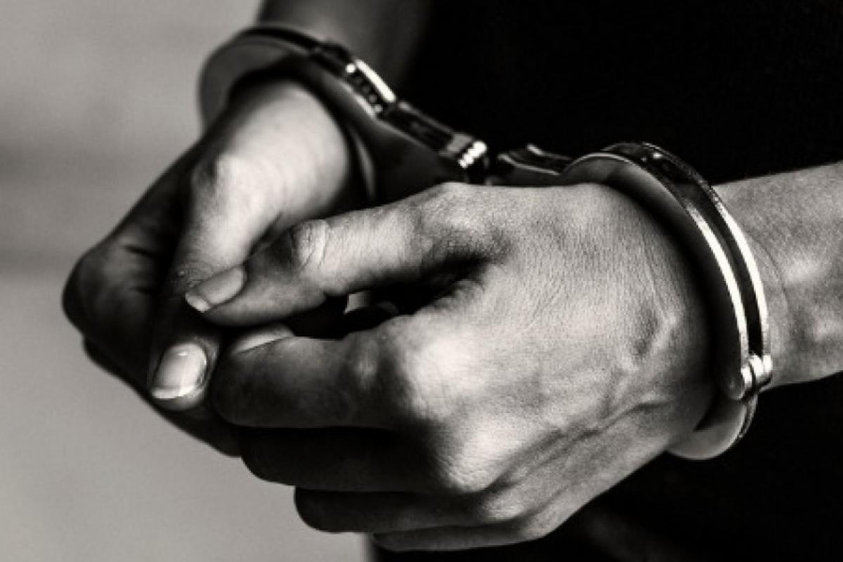 Ele foi conduzido à delegacia e acabou preso