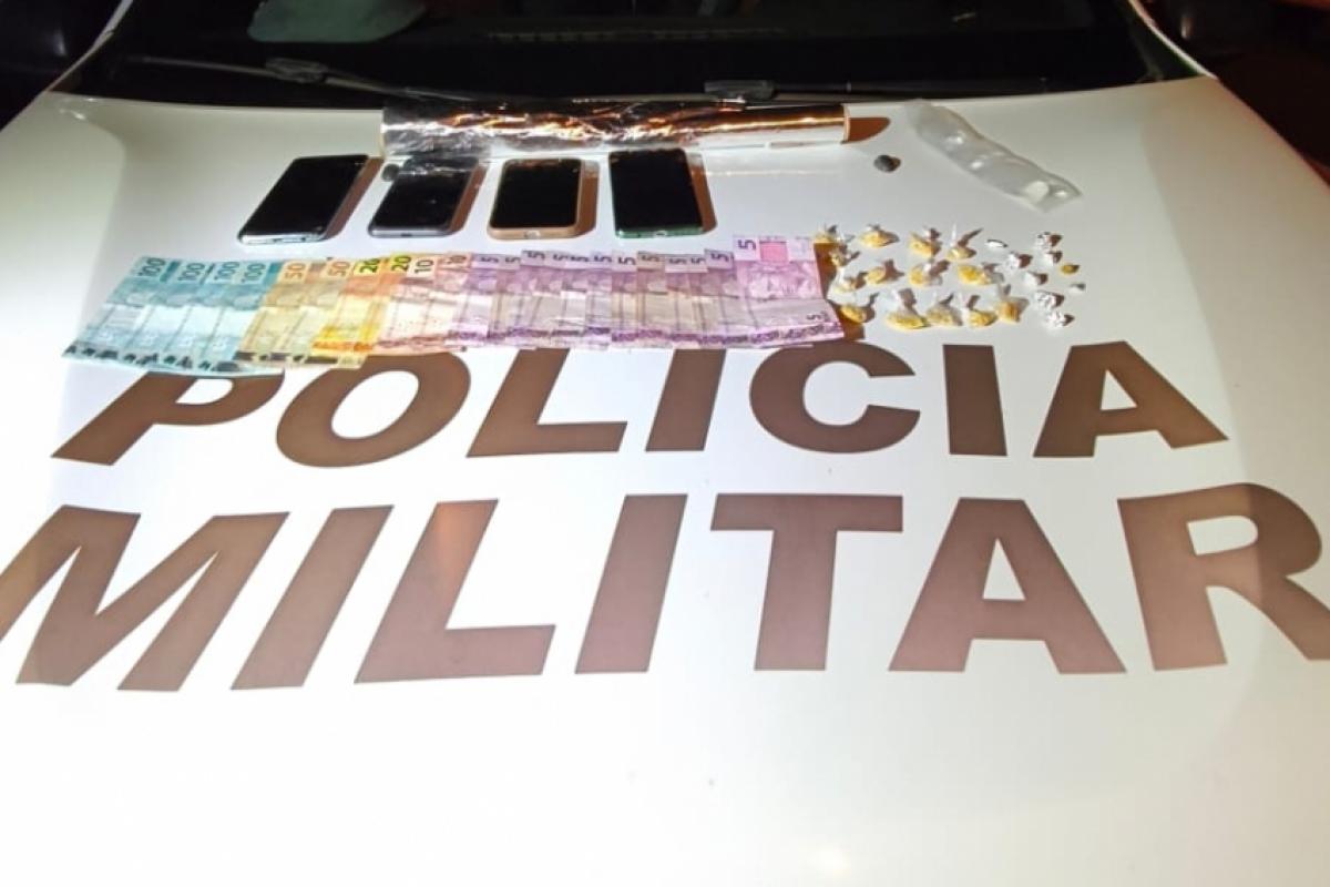 Polícia apreendeu droga, dinheiro e celulares durante abordagem no Centro da cidade