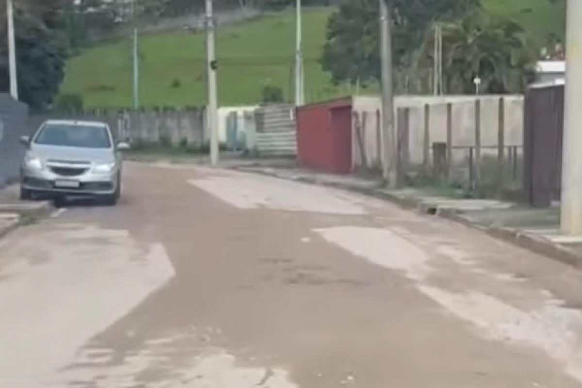 Azzem Obra na avenida Nami Azem causa transtornos no período de chuvas