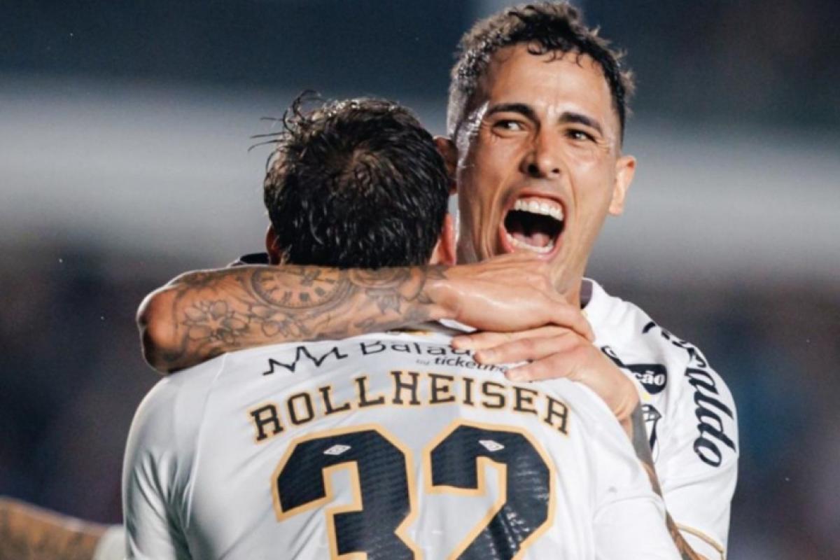Oliva, do Santos, comemora gol sobre o Atlético-MG