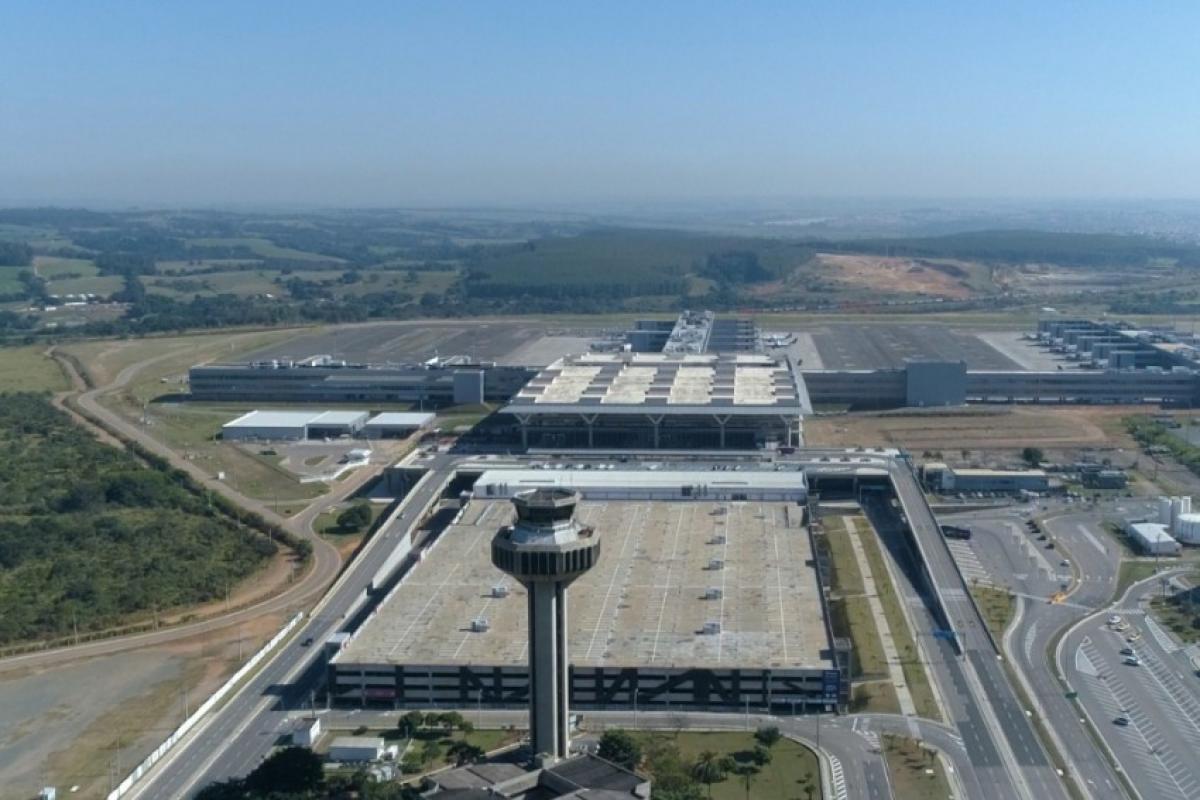 Aeroporto diz que interrupção ocorreu na conexão entre duas subestações internas; causa da falha ainda é investigada.
