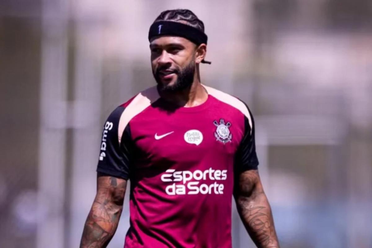 Memphis Depay joga contra a Chapecoense, neste domingo
