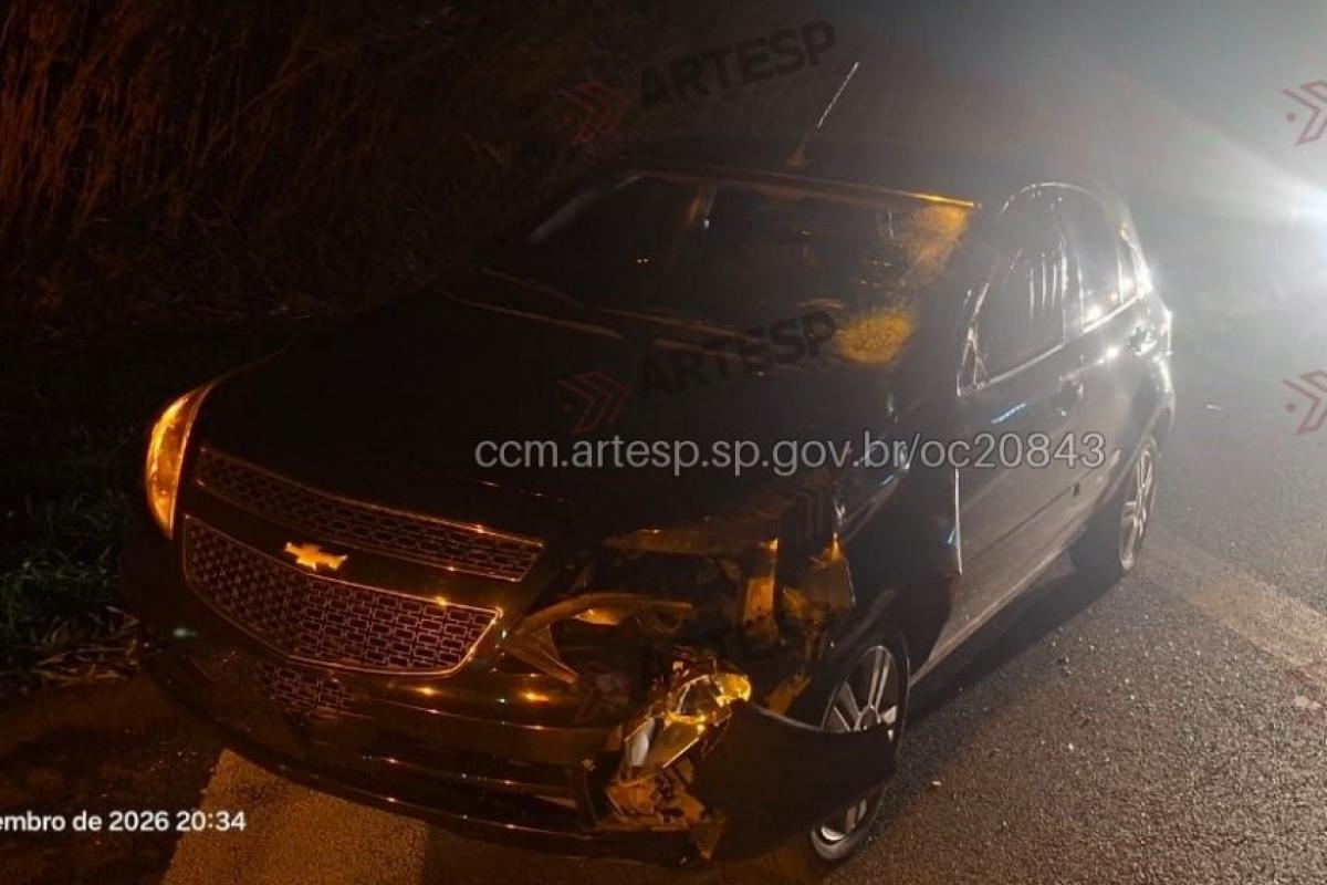Pedestre foi atingido por um carro no km 81 da Rodovia dos Bandeirantes; acidente provocou bloqueio de faixa e congestionamento.