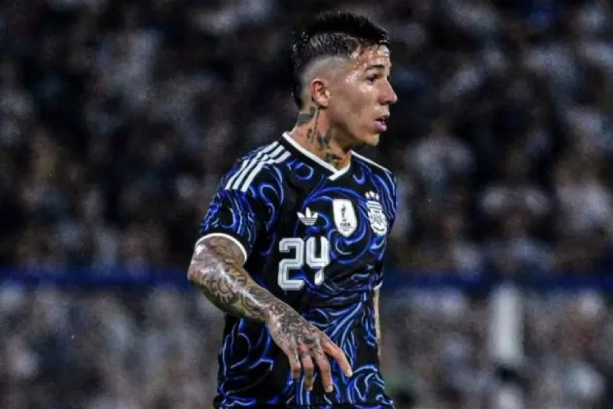 Enzo Fernández foi contratado por 145 milhões de euros (R$ 866 milhões) junto ao Chelsea