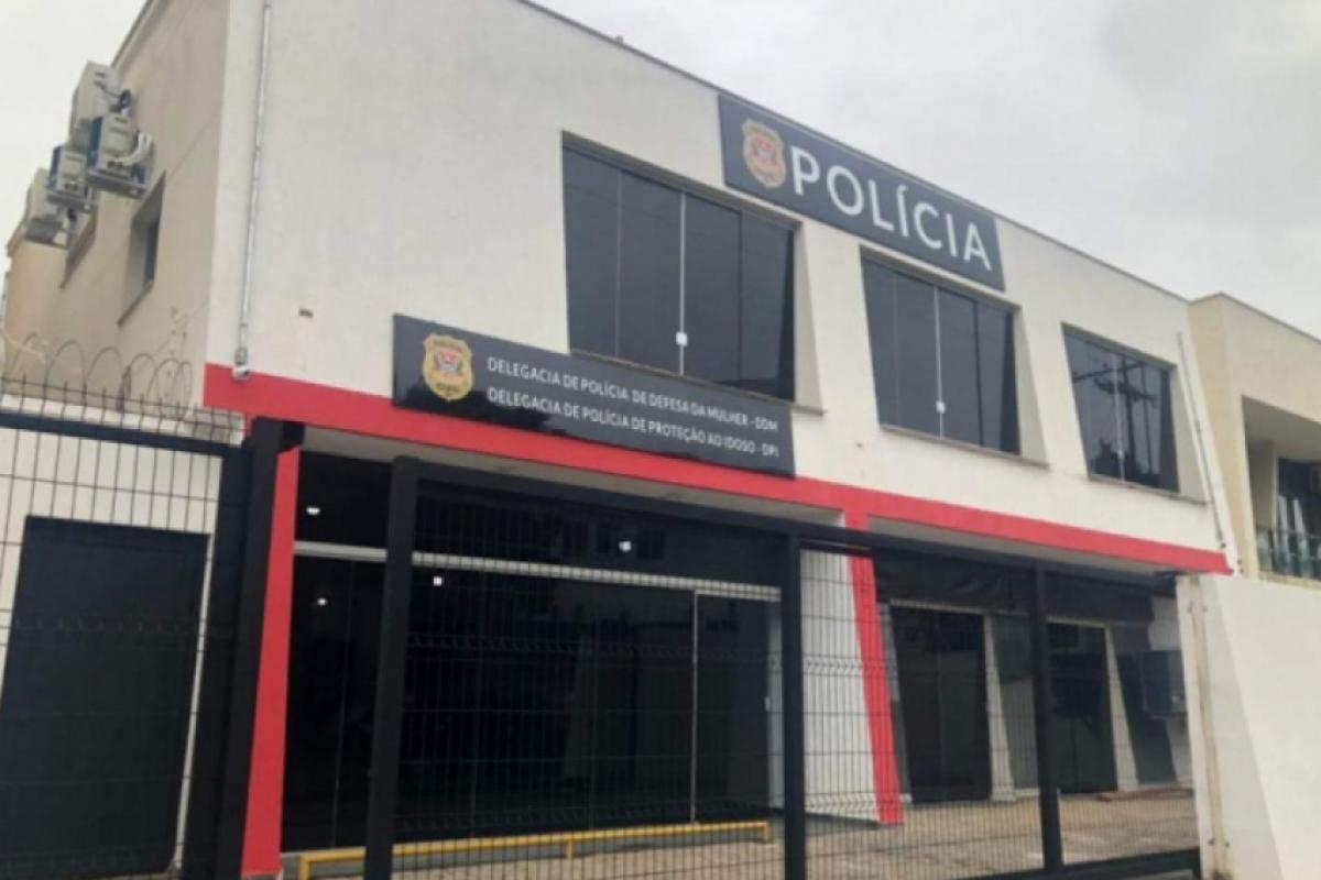 Mãe procurou a DDM de Araçatuba após descobrir conversas da filha com homem que dizia ter 20 anos; polícia tenta identificar o suspeito e esclarecer as circunstâncias do encontro