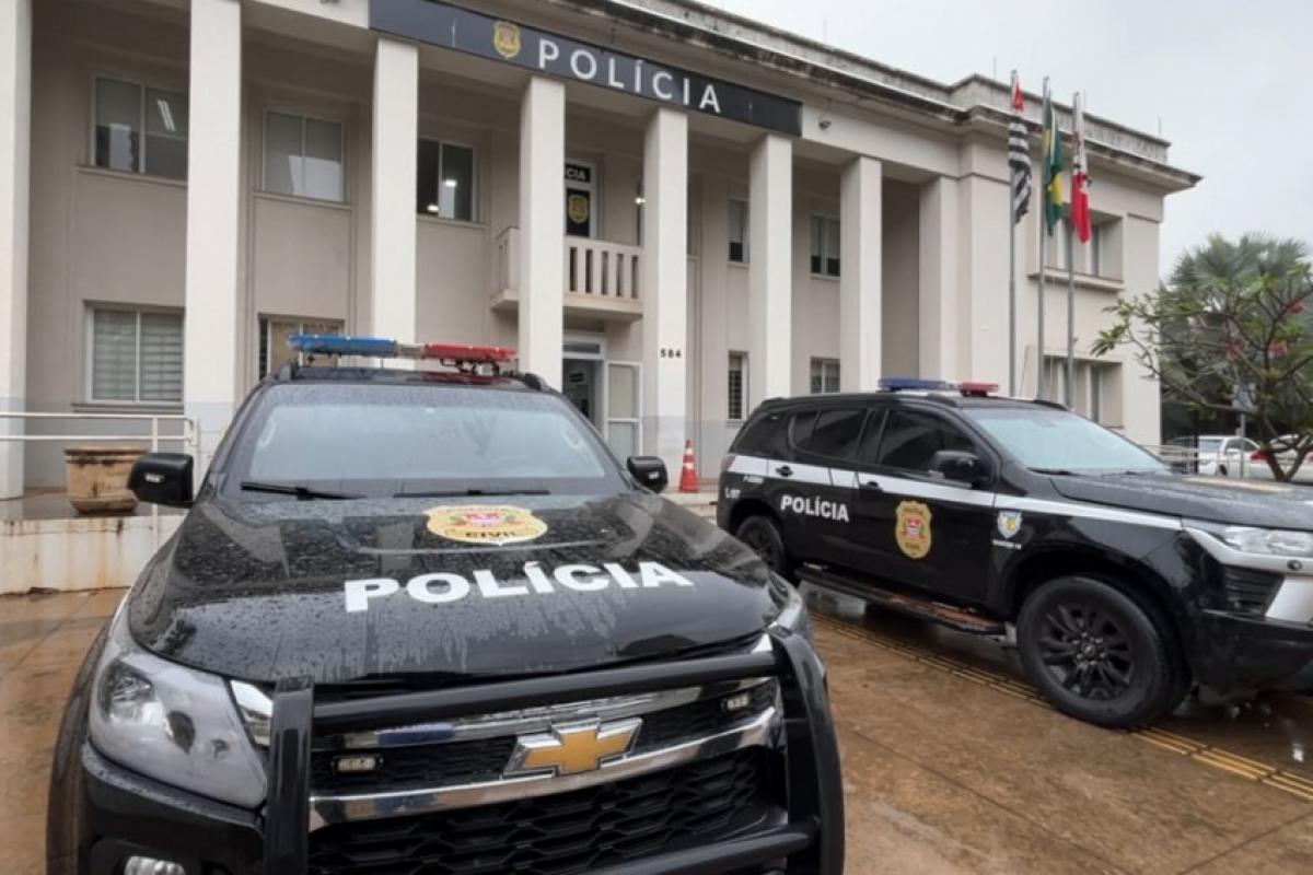 Morador conseguiu deter suspeito até a chegada da Polícia Militar; autor teve que receber atendimento médico e, depois, foi preso em flagrante