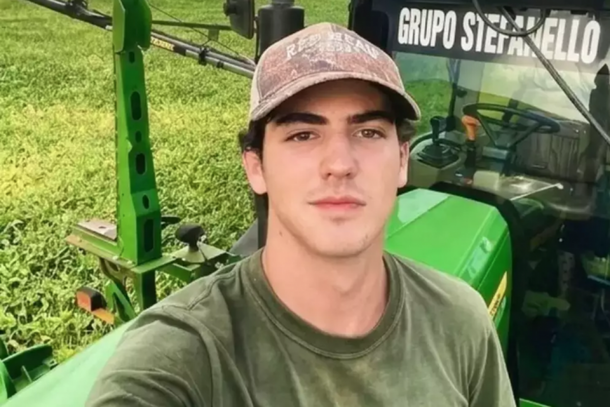 Arthur estava na carroceria de uma caminhonete com outros jovens quando o veículo arrancou.
