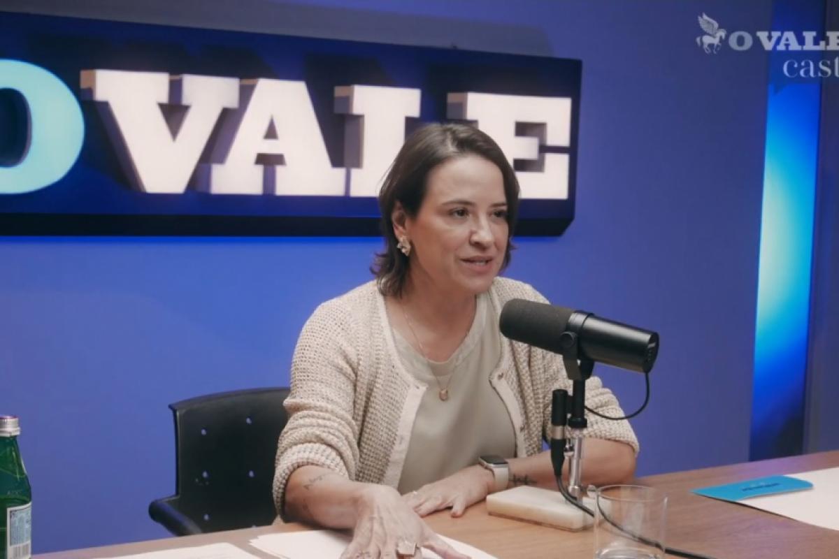 Letícia Maria na redação cde OVALE