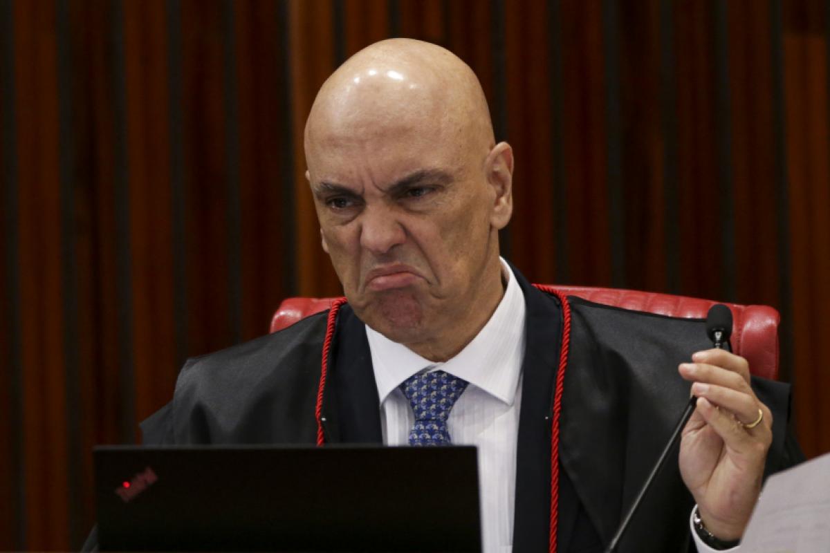 Por terem foro especial, ministros do STF são julgados pelo próprio tribunal. 