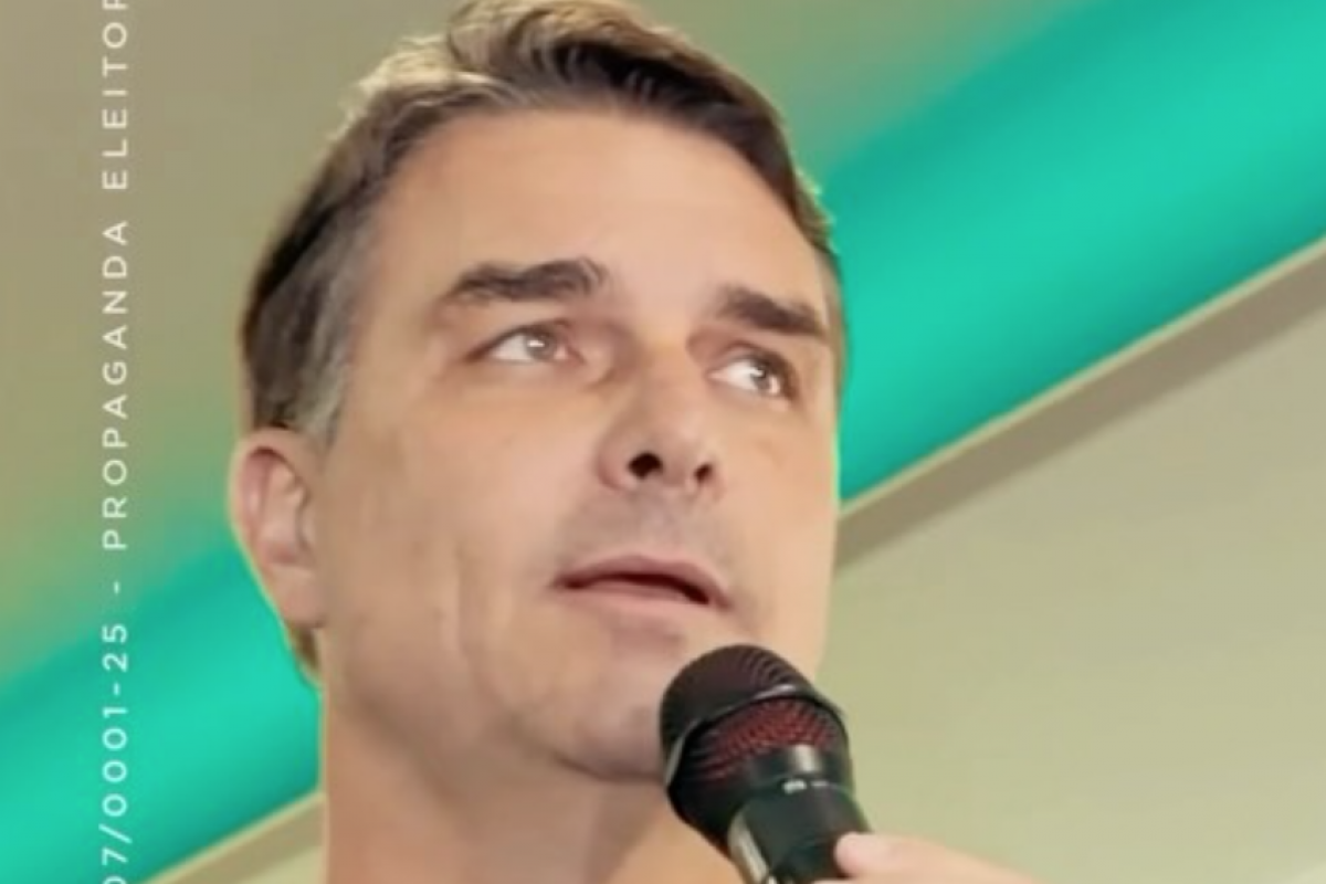 Ao falar sobre a crise no STF, Flávio atribuiu ao governo Lula a responsabilidade sobre o atual cenário.