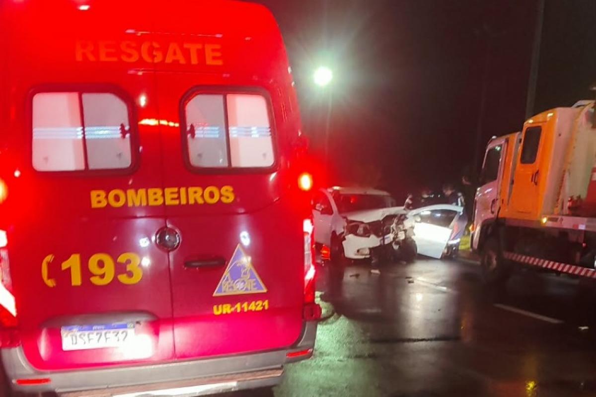 Quatro pessoas ficaram feridas em colisão na Rio-Santos