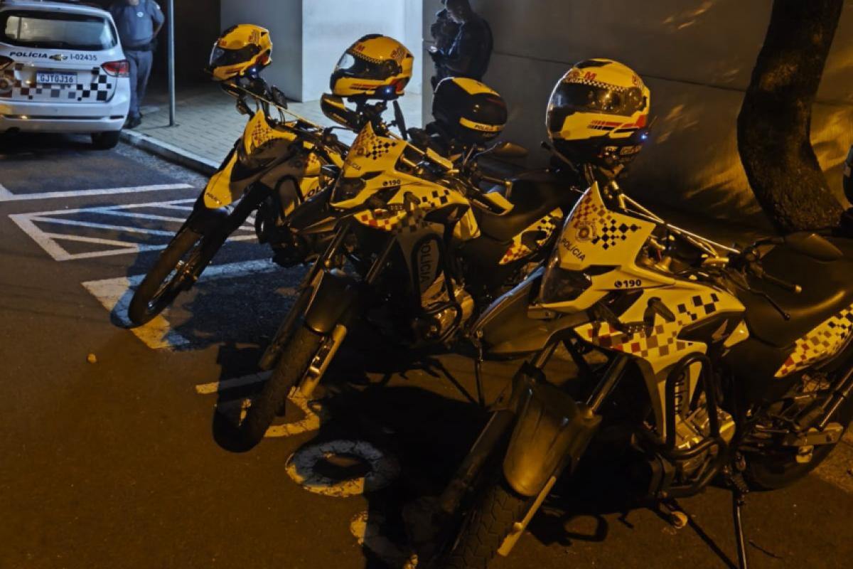 Abordagem da Rocam ocorreu na Vila Bandeirantes após o suspeito tentar fugir de bicicleta ao perceber a aproximação dos policiais