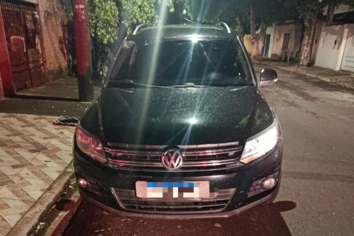 Suspeito bateu o carro, abandonou o veículo e fugiu a pé em Araçatuba