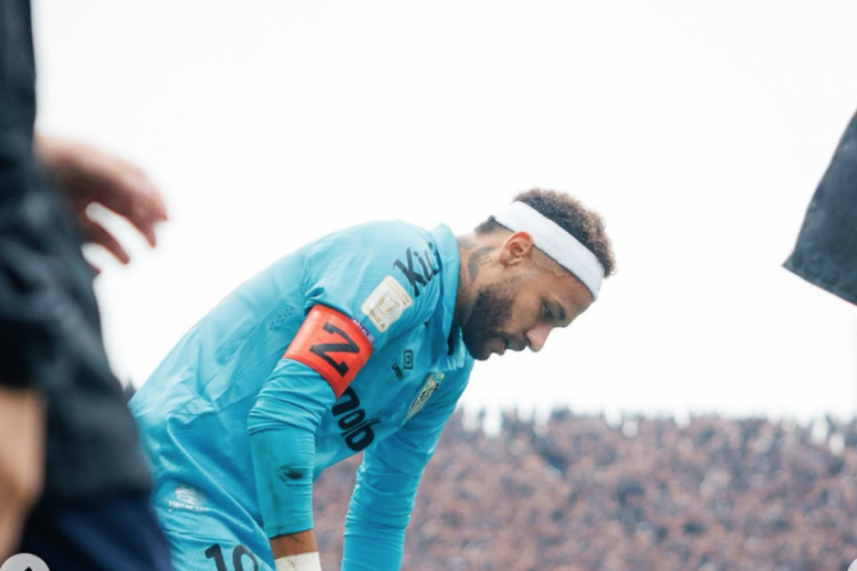O atacante sentiu o problema em partida contra o Palmeiras, na Vila Belmiro, na quarta-feira (2), quando o Santos foi eliminado da Copa do Brasil pelo rival.