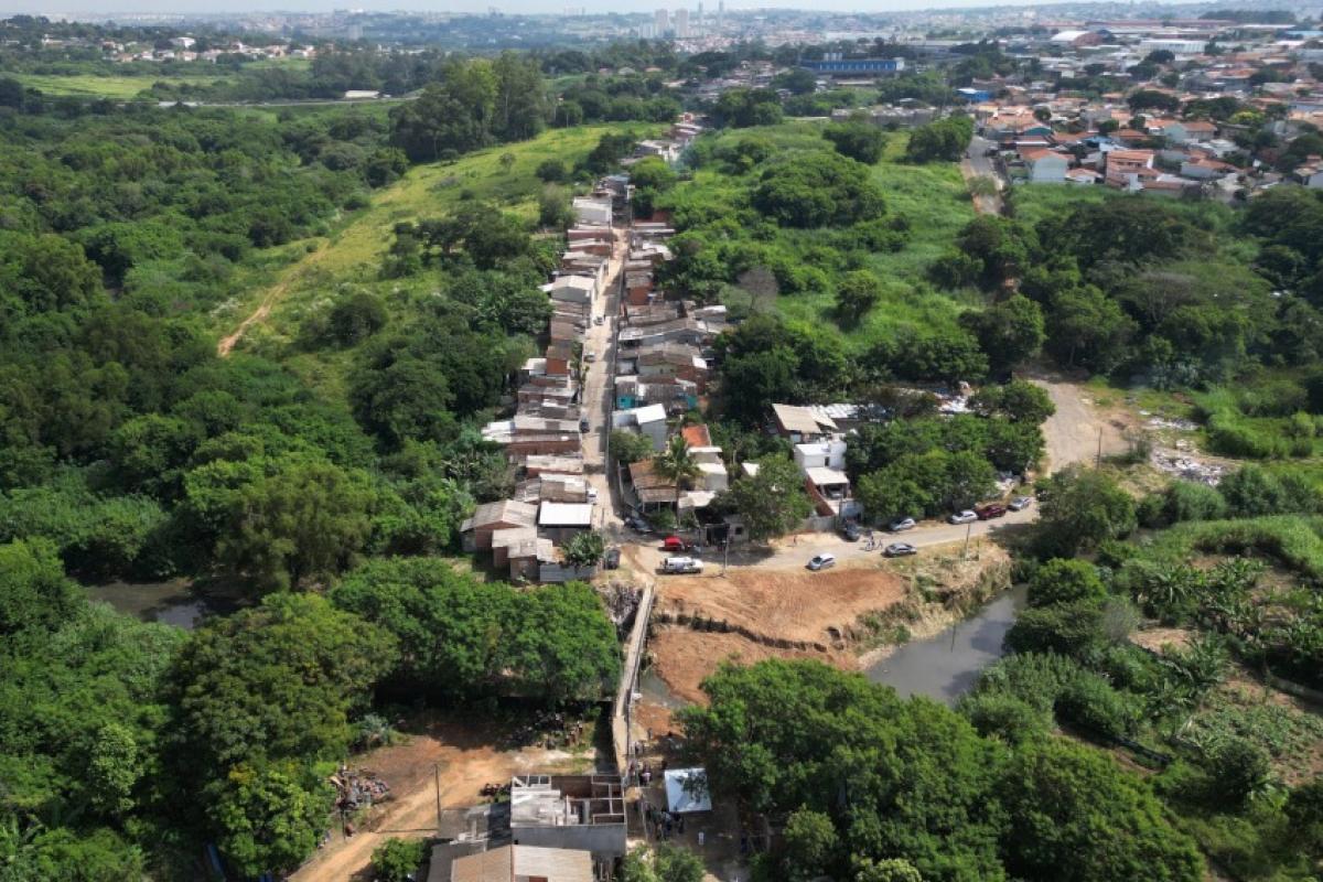 Prefeitura abre licitação de R$ 36,8 milhões para canalizar mais 1,8 km do córrego; obra terá prazo de 18 meses.