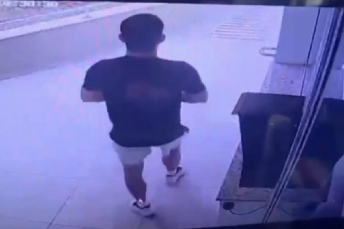  Imagens de câmeras de segurança registraram a ação. 