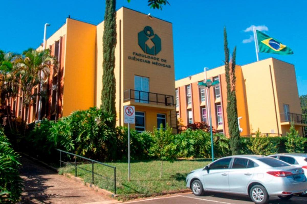 Comvest registra 58,4 mil candidatos, 5,2% a menos que no ano passado; universidade aponta novas formas de ingresso e queda em Medicina.