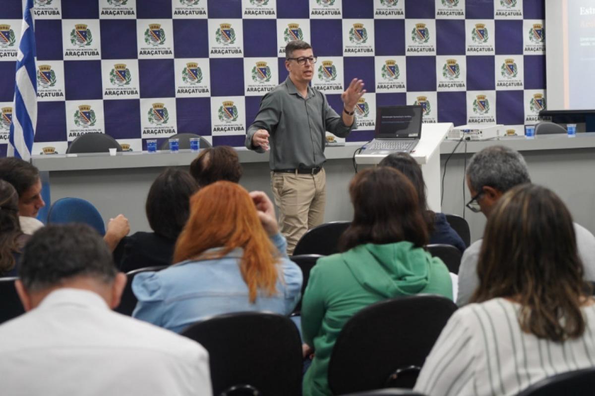 O principal ponto do encontro foi a busca por alternativas para acolher idosos classificados com grau de dependência 3. Esse público necessita de mais cuidados e acompanhamento profissional 