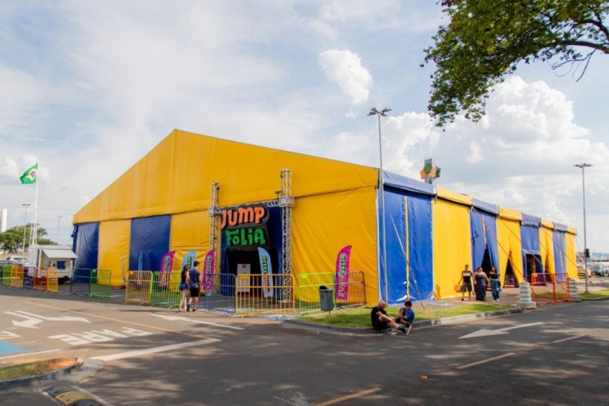 Duas novas atrações prometem movimentar o empreendimento: o Jump Folia, parque inflável gigante que ocupa o estacionamento, e o Parque Bubu e as Corujinhas, espaço de recreação infantil na Praça Centr