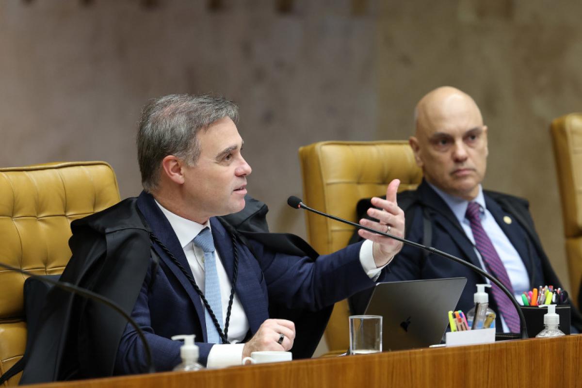 Mendonça e Moraes durante sessão do STF