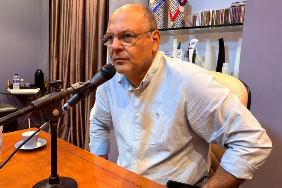 O prefeito Alexandre Ferreira (MDB), durante sua participação no programa 'A Hora é Essa!', na manhã desta segunda, 14