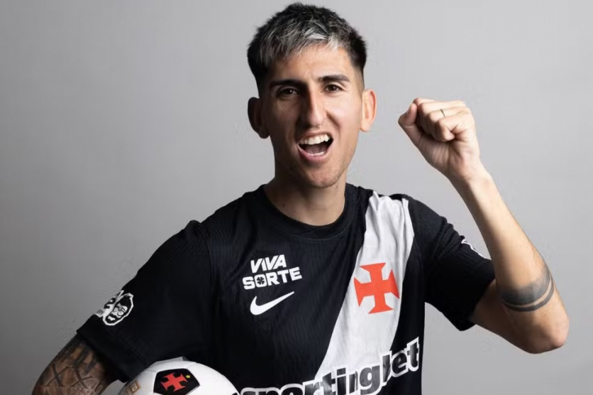Lescano veste a camisa do Vasco pela primeira vez