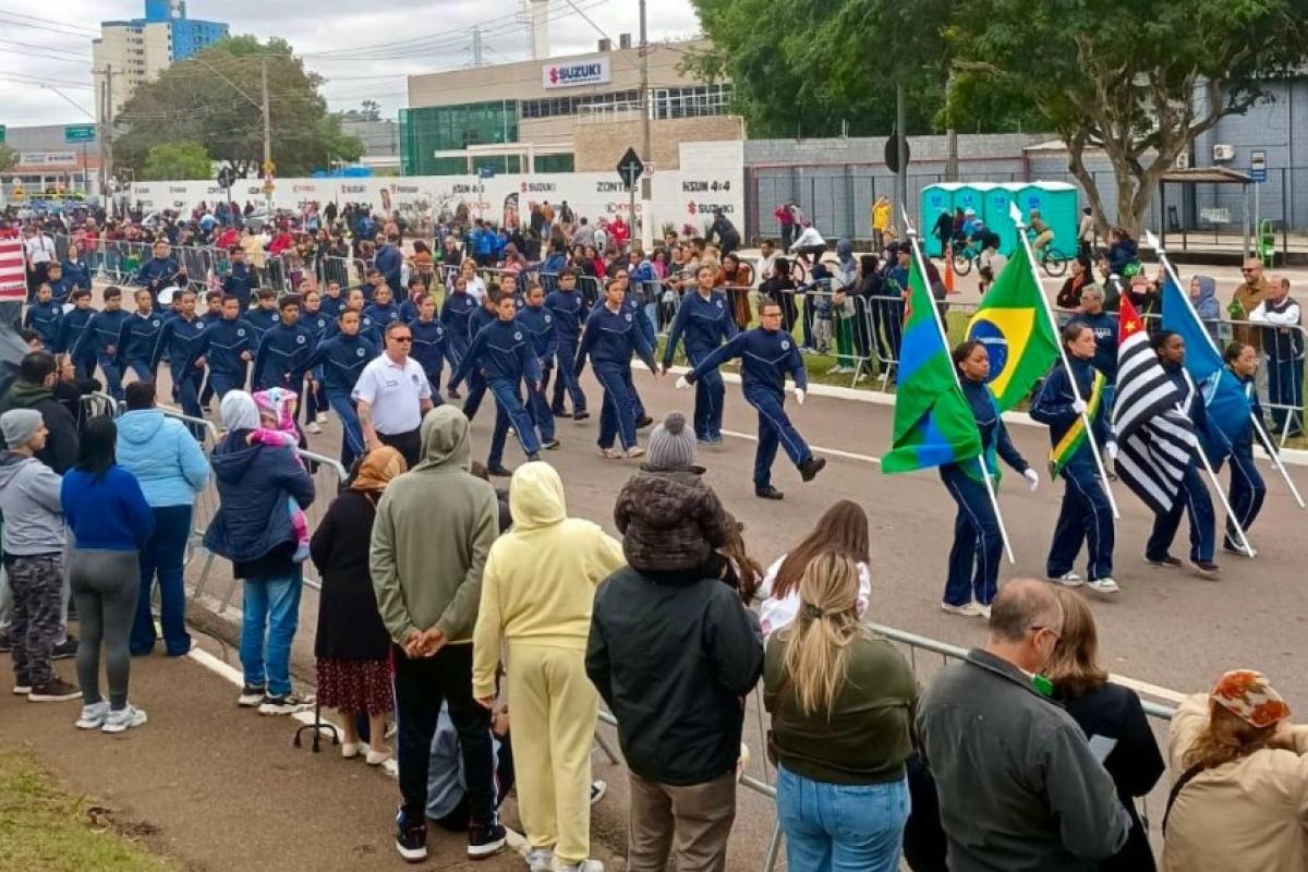 Desfile 7 Setembro tem participação de escola pela primeira vez