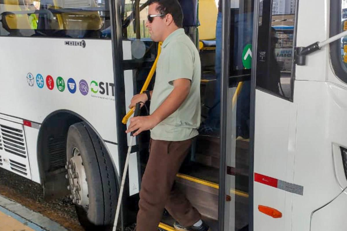 Terminal Vila Arens recebe ações de conscientização sobre dificuldades enfrentadas por pessoas com deficiência, mobilidade reduzida e idosos