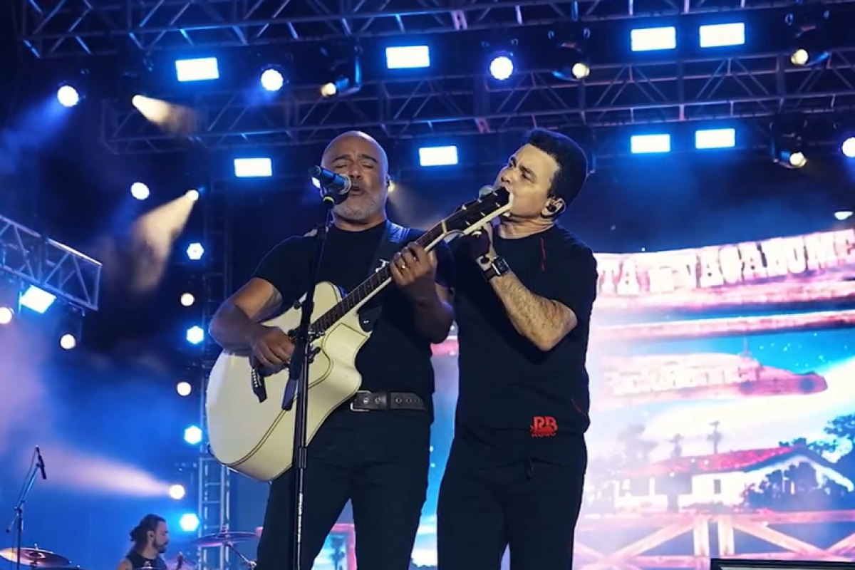 Cantor esteve com Renner no evento em 8 de agosto; sertanejo teve a morte confirmada nesta terça-feira em acidente de helicóptero em Santa Catarina.