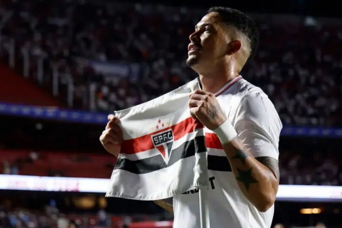 Luciano disse que 'nunca recebeu salário em dia' desde que chegou ao clube