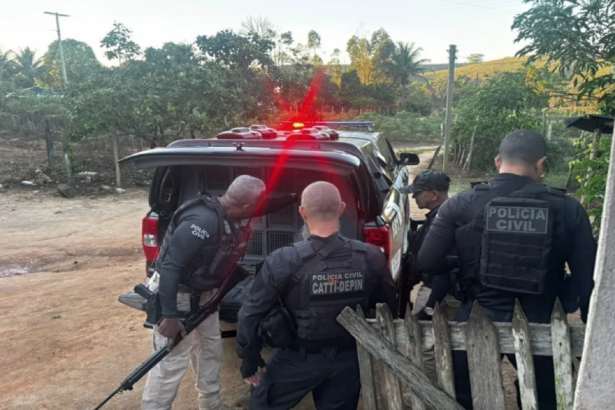 O corpo do jovem foi encontrado em avançado estado de decomposição, com sinais de extrema violência.