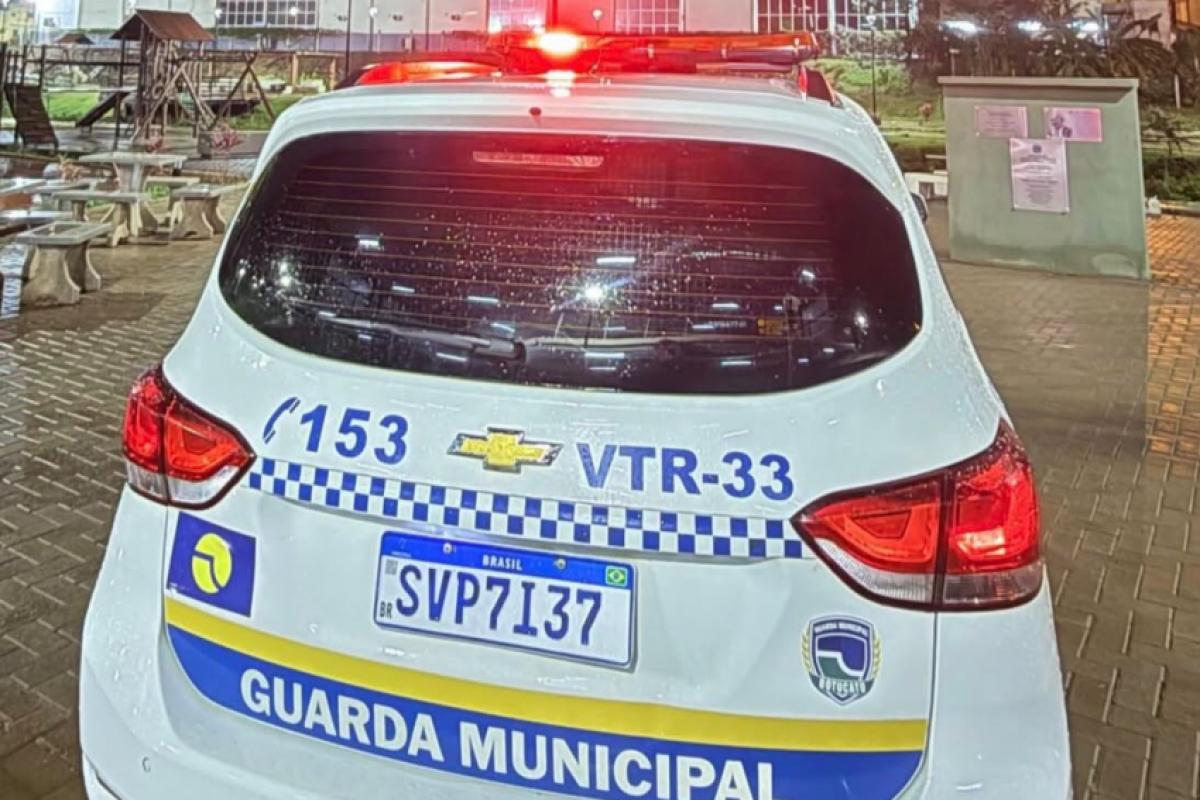 Suspeito de levar picanha entra em luta corporal e é preso em Botucatu.