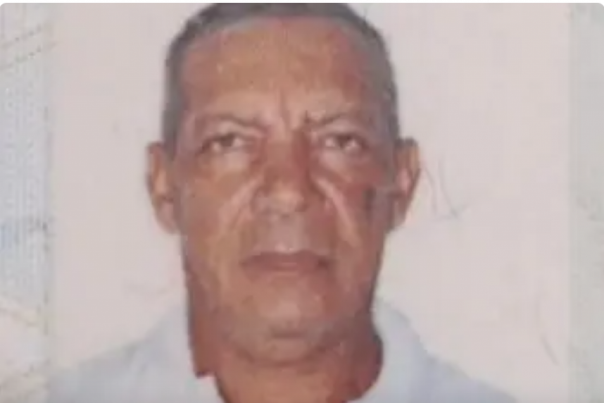 Segundo a Polícia Militar, o homem caminhava em direção ao banheiro quando caiu e bateu a cabeça. 