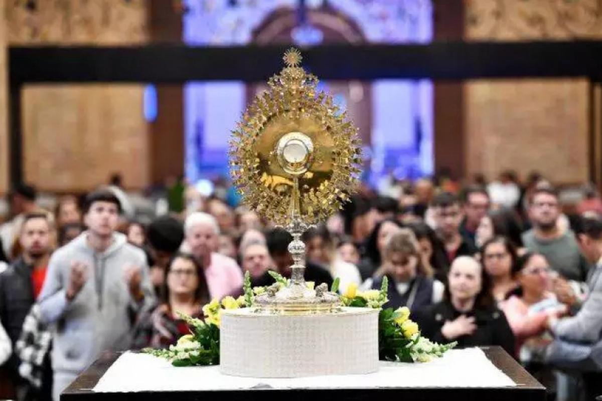 Católicos são 57% dos brasileiros, com 100,6 milhões de seguidores