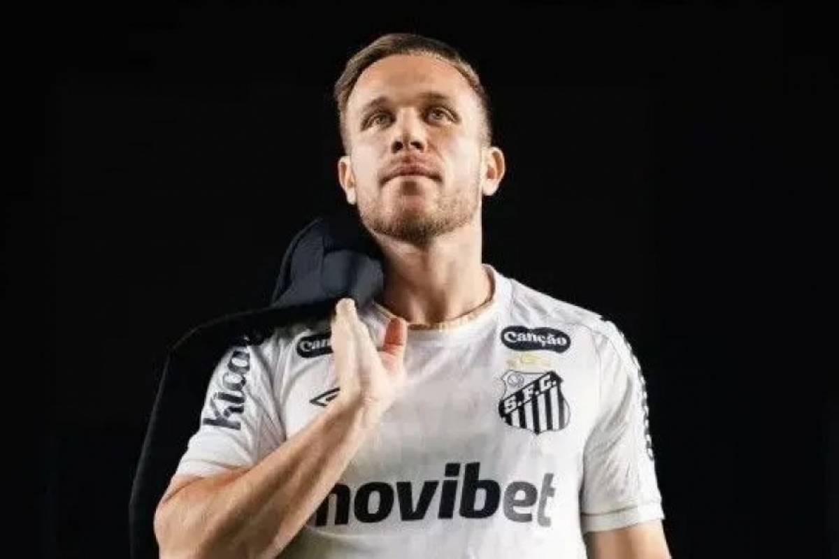 O Santos acertou a chegada do veterano Arthur, 30