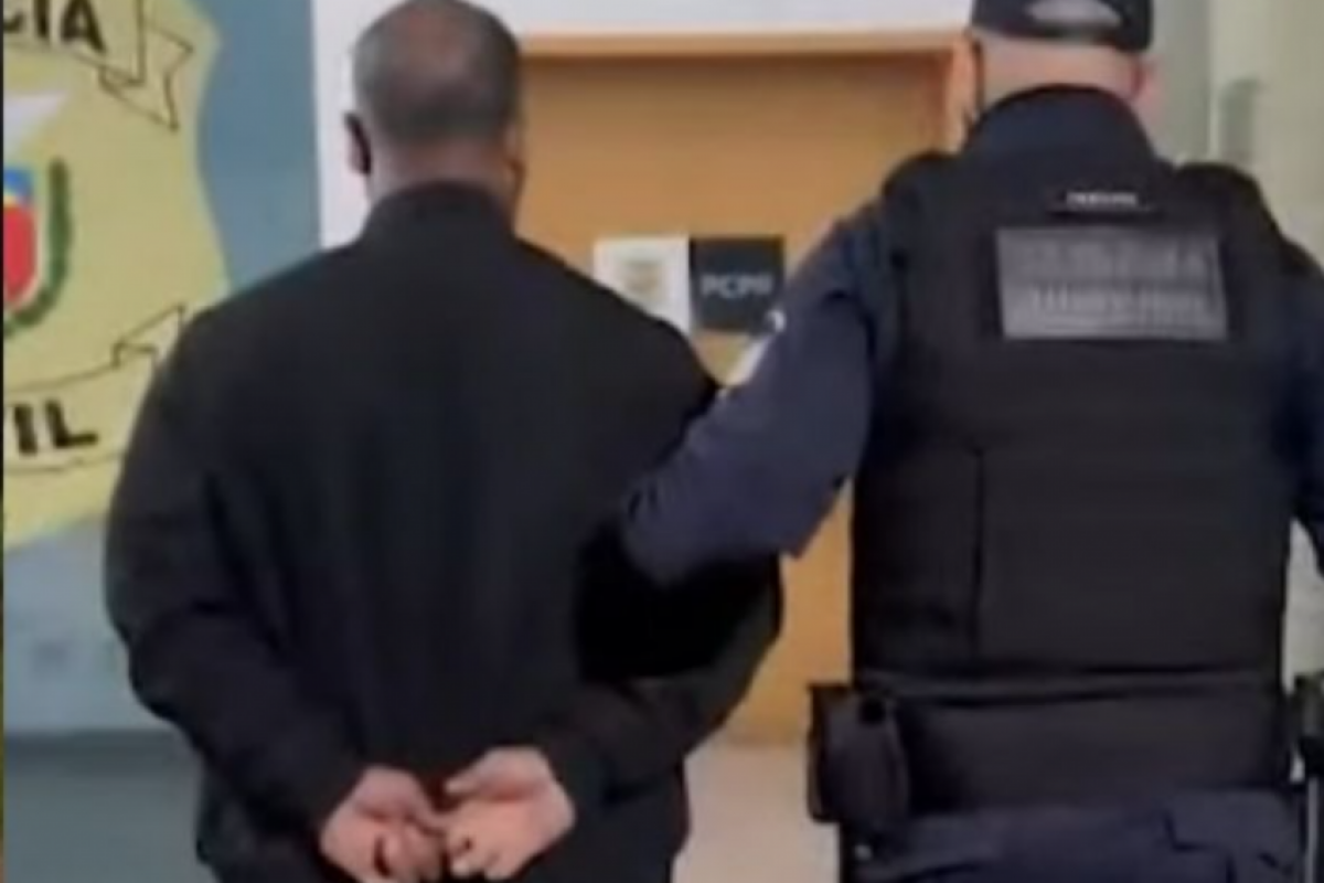 O homem foi preso em flagrante pela Polícia Civil do Paraná.