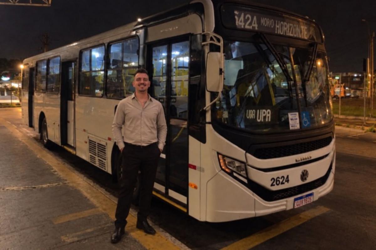 Paulo Roberto percorre quatro trajetos de ônibus por dia para trabalhar no turno da noite