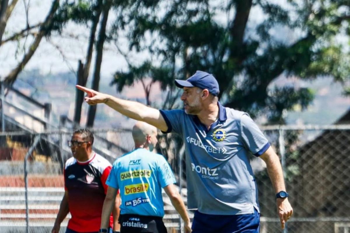 O técnico do São José, Wilson Junior