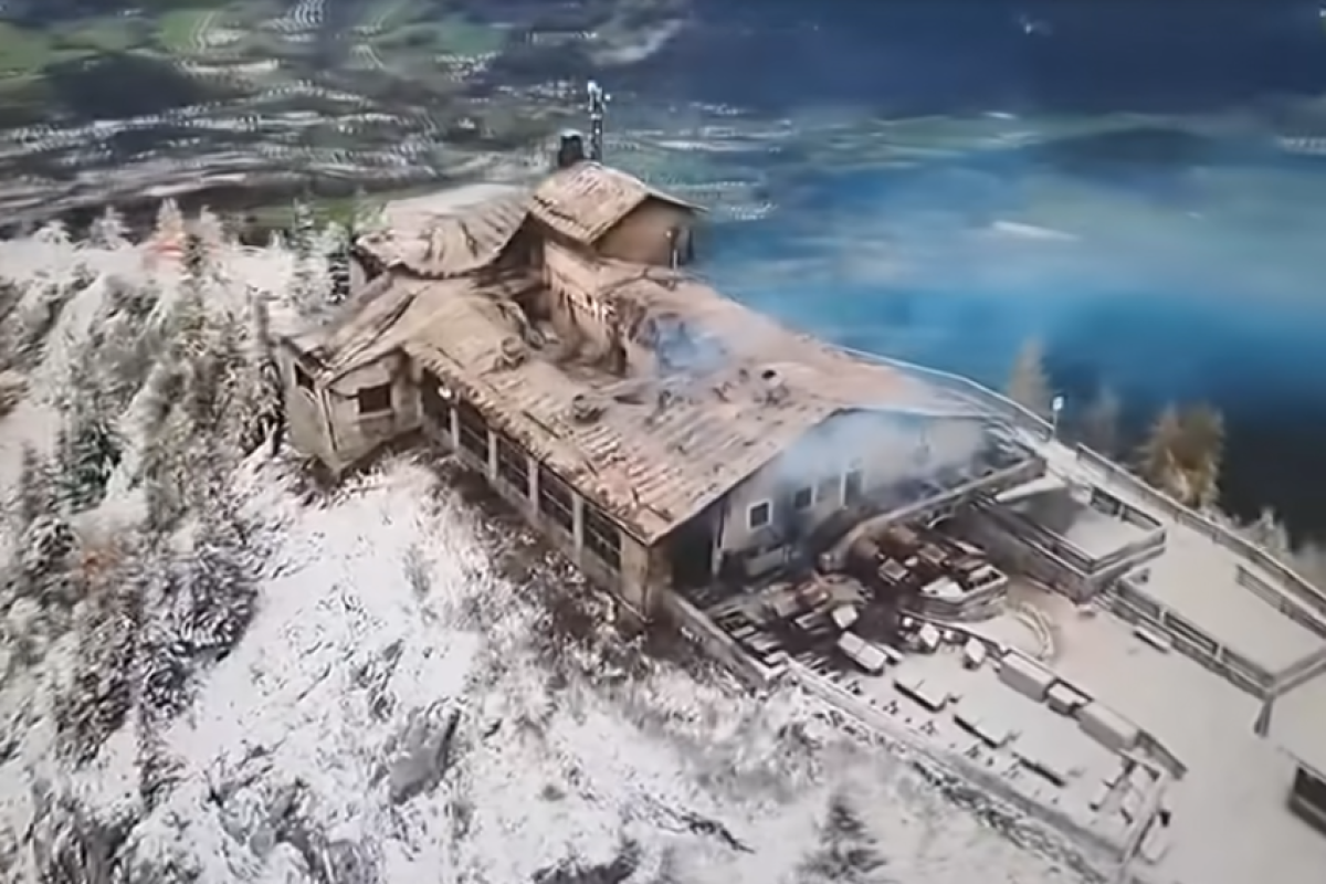 Construído pelos nazistas em 1938, o Eagle's Nest fica a 1.800 metros de altitude e sobreviveu à derrota da Alemanha nazista em 1945. 