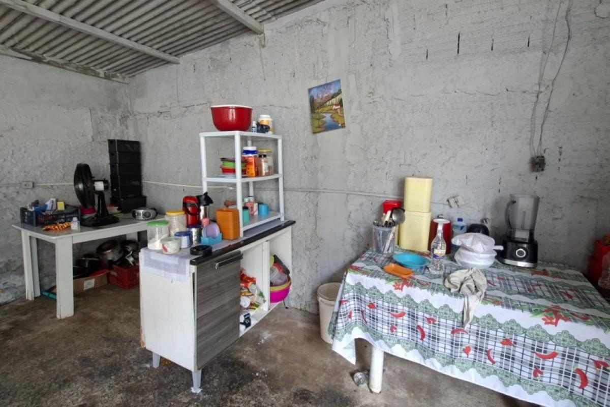 Fiscalização encontrou falta de alimentos, profissionais e condições adequadas de higiene; seis idosos foram encaminhados às famílias.