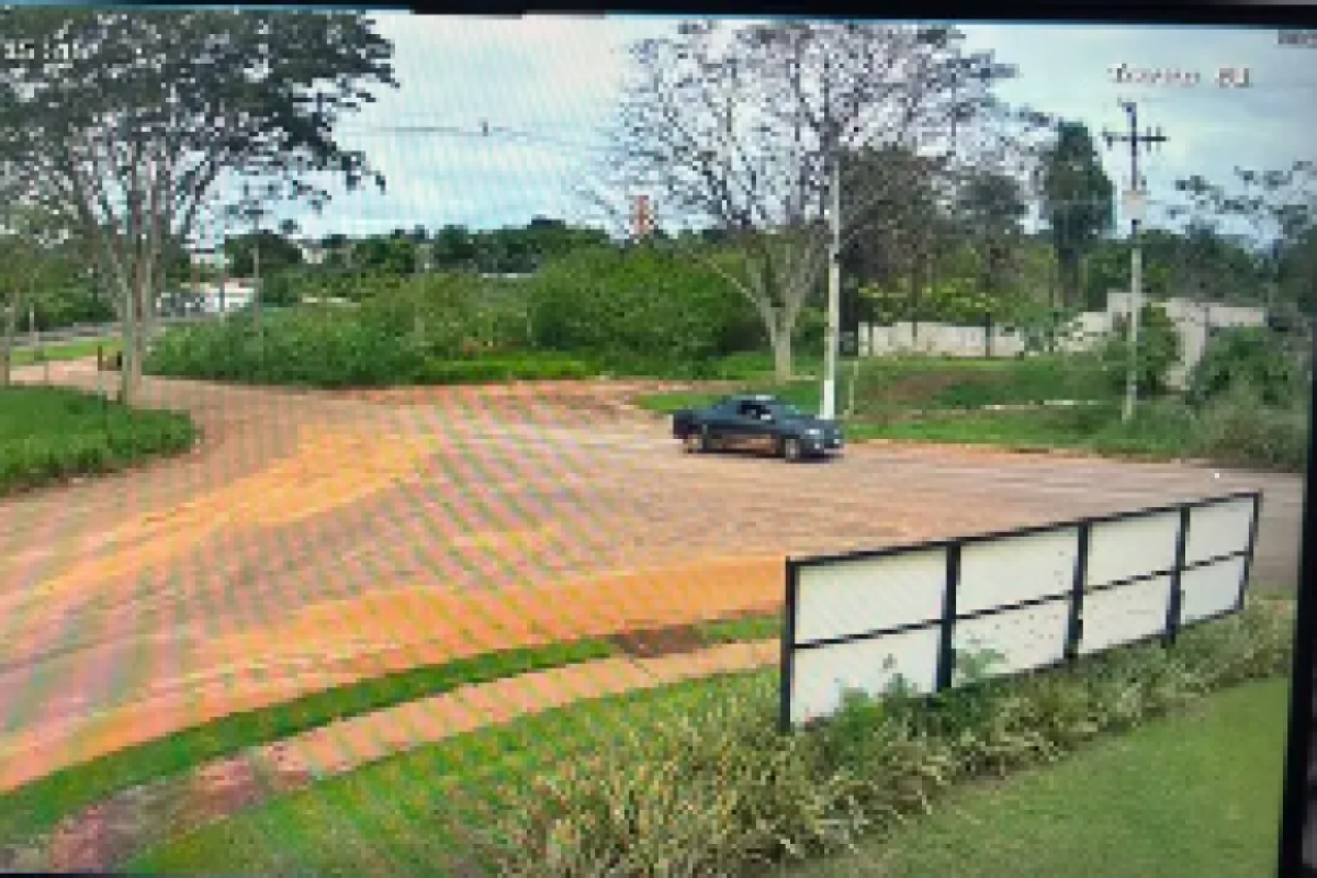 Veículo que teira sido usado para levar o adolescente