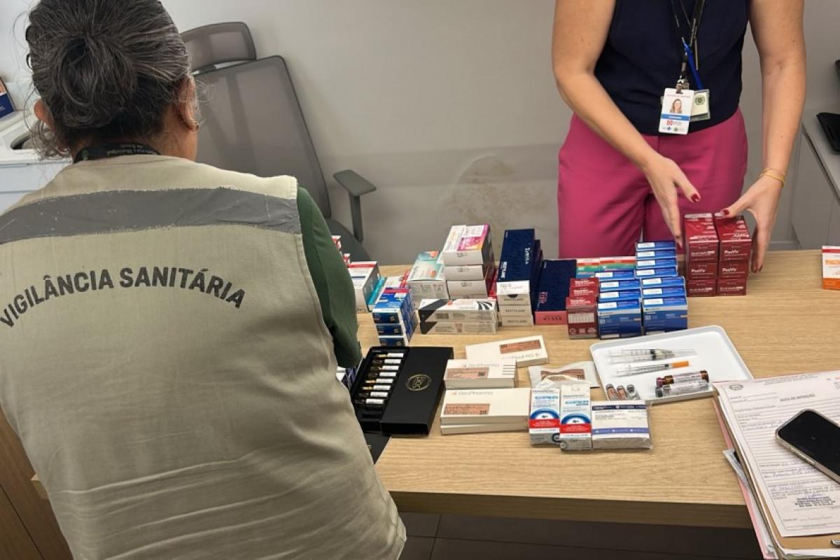 Clínica de um médico investigado pela Polícia Civil foi interditada pela Vigilância Sanitária Municipal