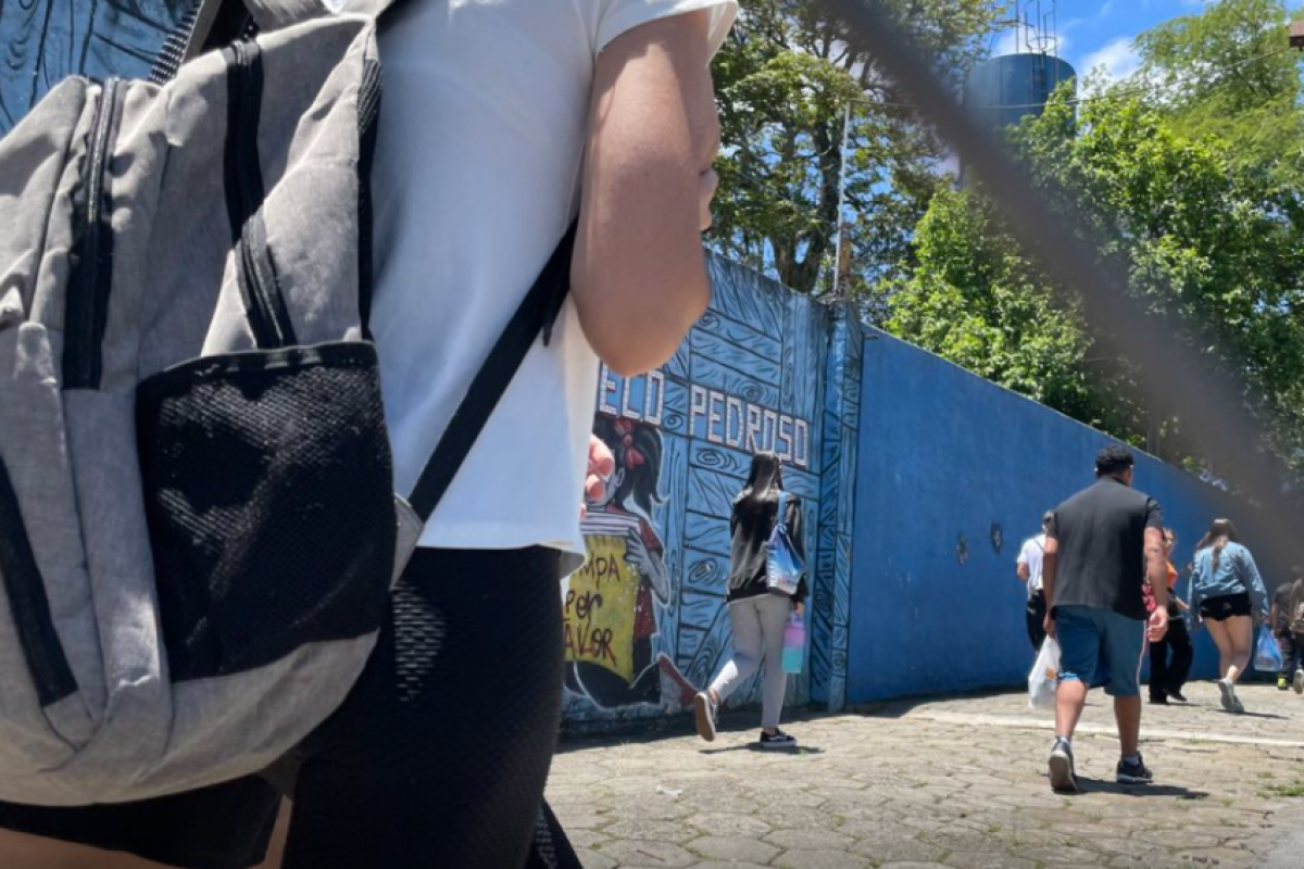 Nesta semana, em Foz do Iguaçu (PR), um estudante de 12 anos foi cercado e chamado de 'petista nojento', segundo relato da mãe no Instagram.