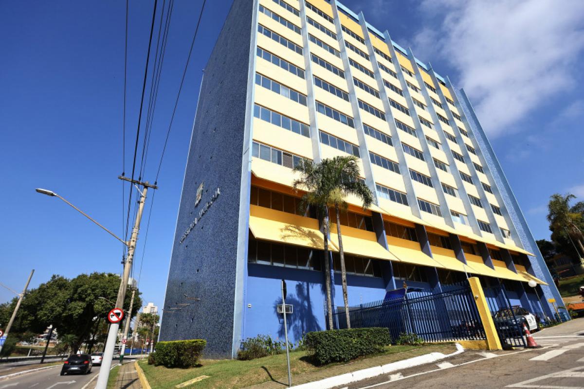 Como o cálculo não leva em consideração a inflação, que deve fechar esse ano em 5,01%, crescimento real será menor; Prefeitura prevê arrecadar mais de R$ 5 bilhões em 2027