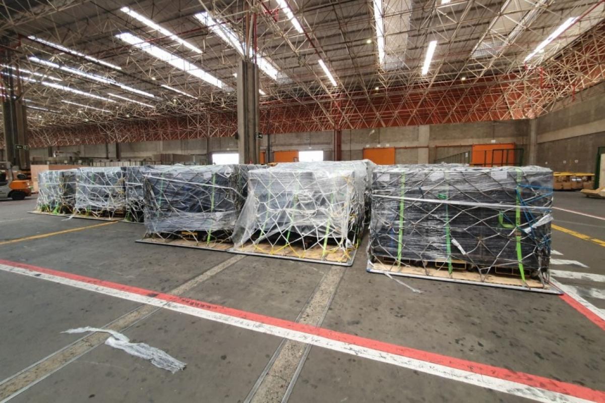 Carga chegou a Campinas em avião cargueiro e seguiu para São Paulo, onde grupo sul-coreano fará três apresentações no Morumbis.