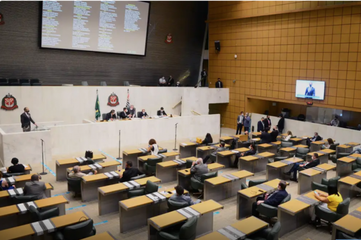 Desde 1934, o Brasil não adota mais o modelo bicamaral, com duas casas legislativas, nos estados. 