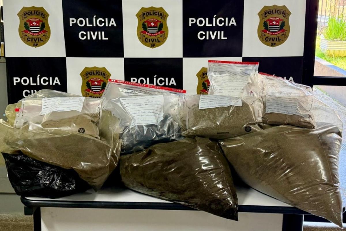 Operação da 1ª DIG apreendeu mais de 80 quilos de maconha e haxixe no Jardim Anton von Zuben; três pessoas foram presas em flagrante.