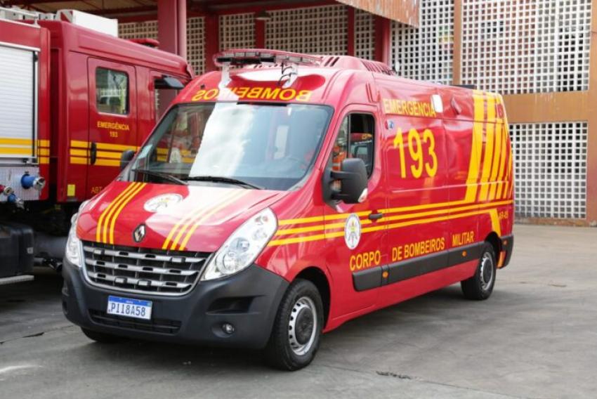 Vítima foi encontrada com ferimentos na cabeça e no queixo; equipes do Corpo de Bombeiros e do Samu fizeram o atendimento no local