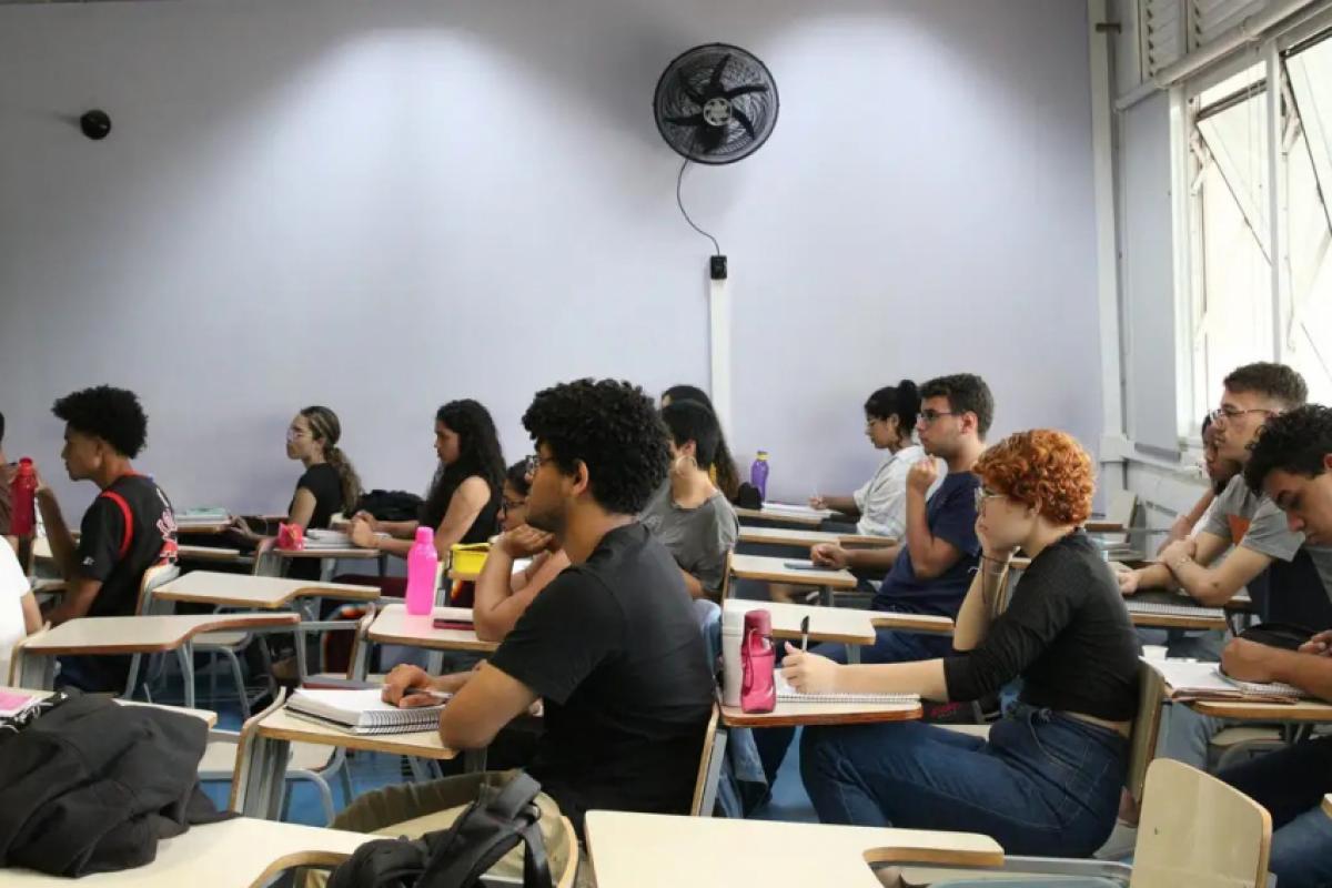 Seleção oferece 10 vagas na rede municipal; candidatos podem se inscrever até 29 de outubro